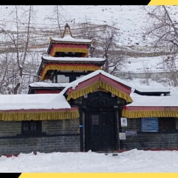 भारी बर्फबारी से मुक्तिनाथ मंदिर क्षेत्र बंद, सड़क मार्ग अवरुद्ध