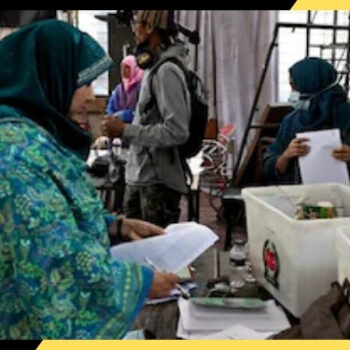 Bangladesh Election 2026: मतदान के बीच दो बूथों पर बम धमाके, सुरक्षा कड़ी