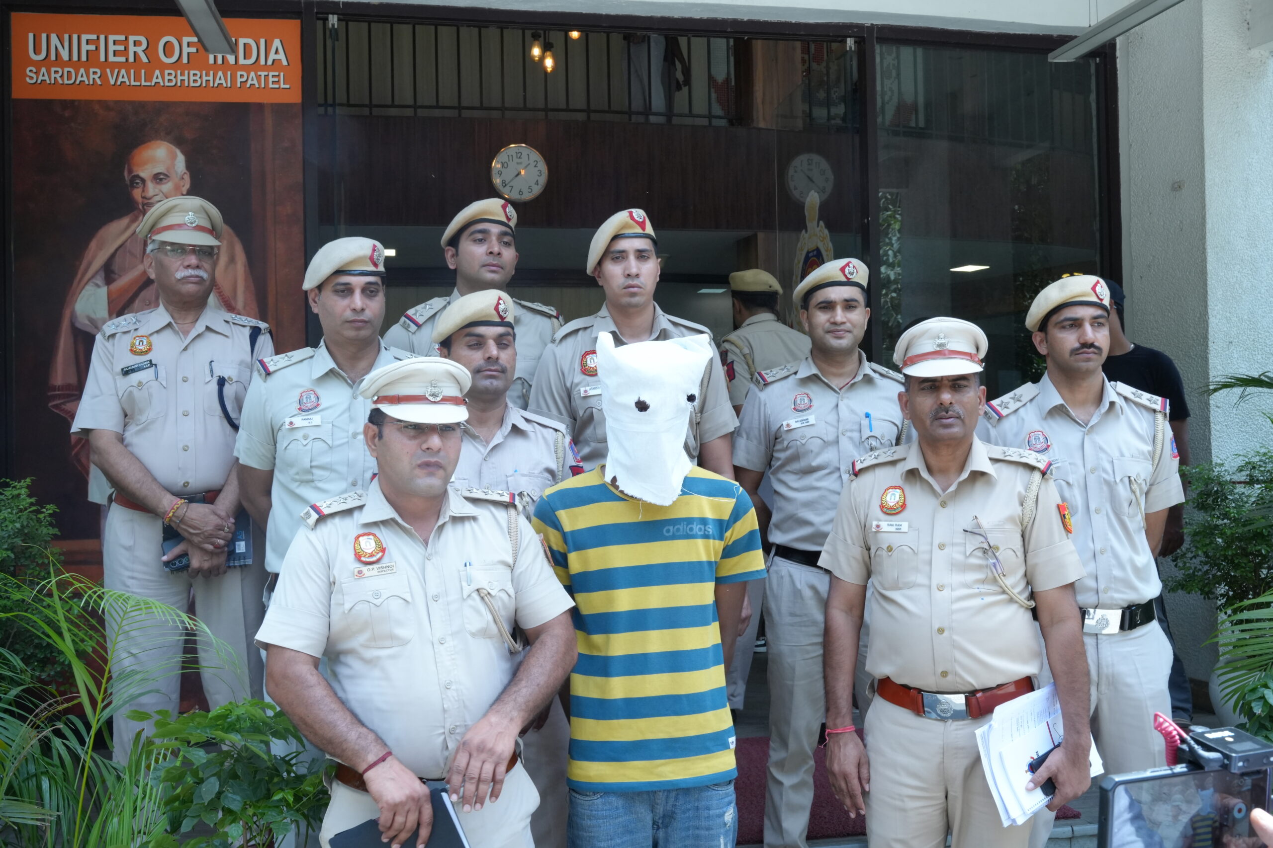 नजफगढ़ पुलिस की बड़ी कामयाबी, मुठभेड़ के बाद 2 वांछित आरोपी गिरफ्तार