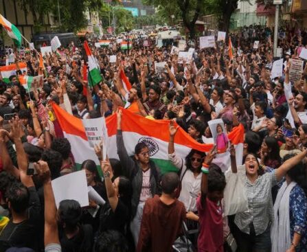 बैरिकेड्स और लोहे की चादरों से जंतर-मंतर प्रोटेस्ट साइट सील, भारी पुलिस बल तैनात