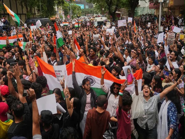 बैरिकेड्स और लोहे की चादरों से जंतर-मंतर प्रोटेस्ट साइट सील, भारी पुलिस बल तैनात