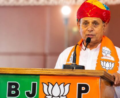 केंद्रीय कृषि राज्य मंत्री भागीरथ चौधरी ने लौटाई ₹99 लाख की सब्सिडी