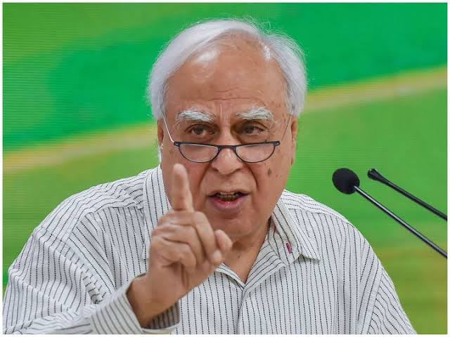पेलेट गन के इस्तेमाल पर कपिल सिब्बल का सरकार पर हमला