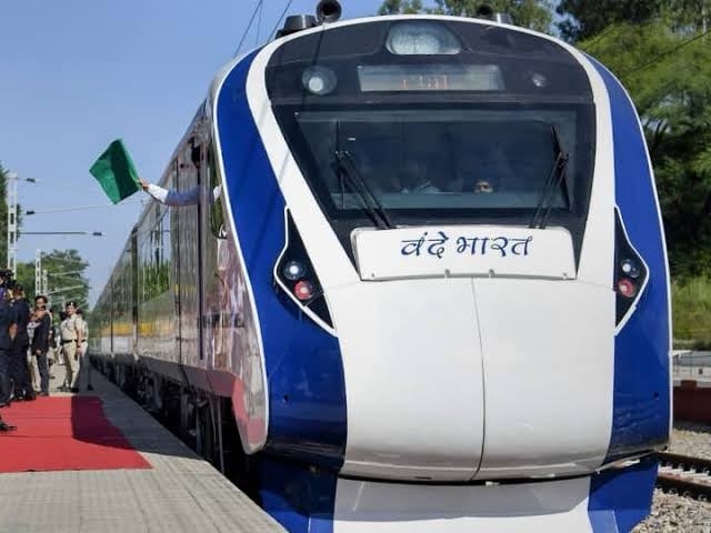 यात्रियों के बाद अब माल ढुलाई में भी दिखेगा Vande Bharat का दम