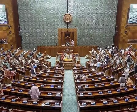 लोकसभा में विपक्ष का हंगामा, सदन 2 बजे तक स्थगित