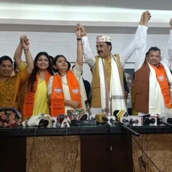 बांकीपुर उपचुनाव से पहले प्रशांत किशोर को बड़ा झटका, फिल्म डायरेक्टर चेतना झांब समेत कई नेता बीजेपी में शामिल