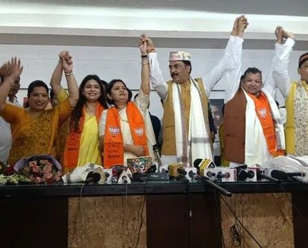 बांकीपुर उपचुनाव से पहले प्रशांत किशोर को बड़ा झटका, फिल्म डायरेक्टर चेतना झांब समेत कई नेता बीजेपी में शामिल