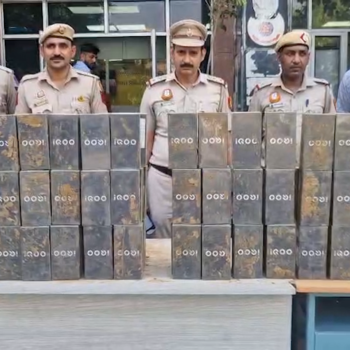 द्वारका पुलिस की बड़ी कामयाबी: अमेज़न ट्रक से चोरी हुए 604 वीवो मोबाइल बरामद, 3 आरोपी गिरफ्तार