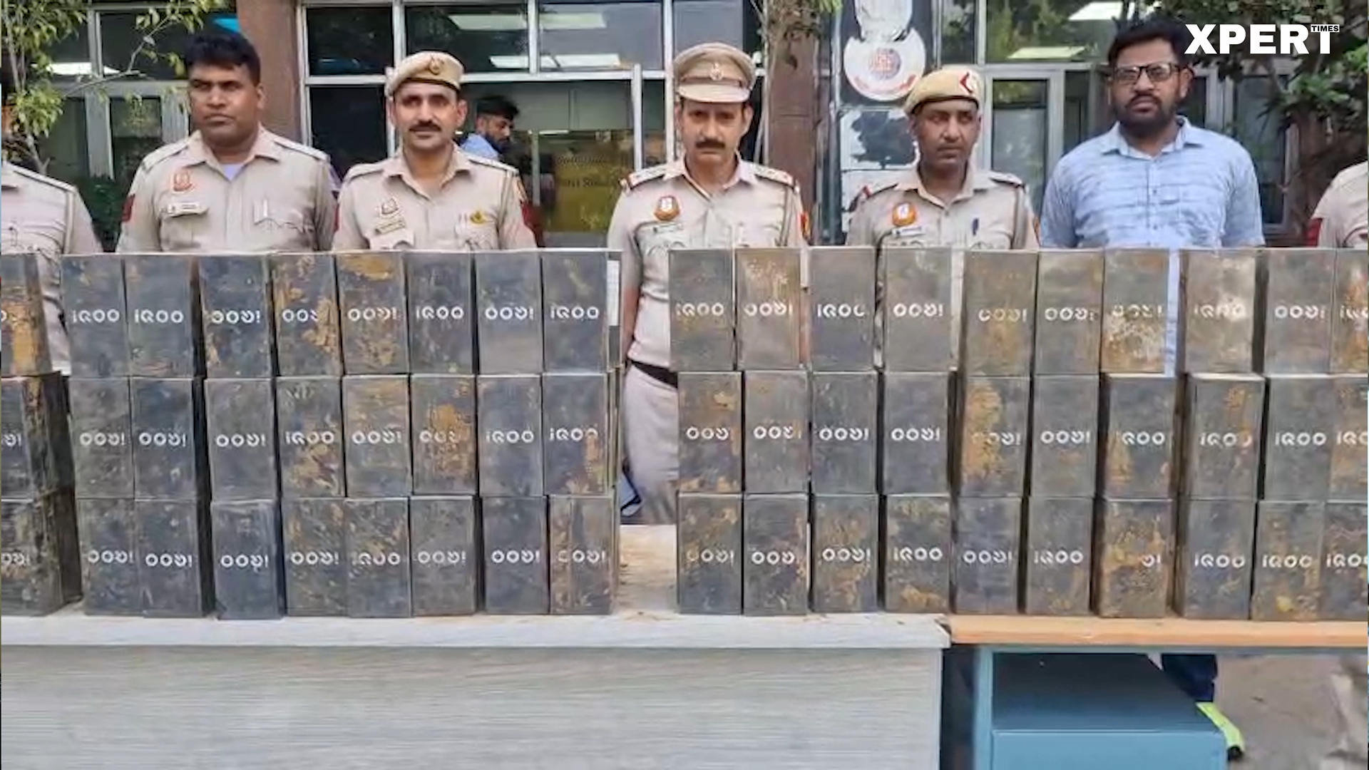 द्वारका पुलिस की बड़ी कामयाबी: अमेज़न ट्रक से चोरी हुए 604 वीवो मोबाइल बरामद, 3 आरोपी गिरफ्तार