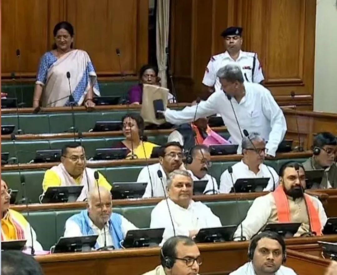 बिहार विधानसभा में भारी हंगामा, विधायकों के बीच धक्का-मुक्की और हाथापाई की नौबत