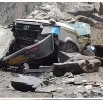 हिमाचल के चंबा में बड़ा हादसा: चलती कार पर गिरा विशाल पत्थर, 13 लोगों की दर्दनाक मौत