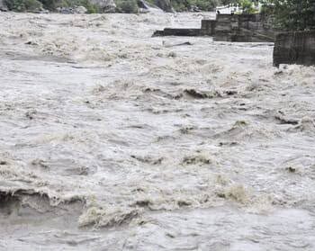 उत्तराखंड में अगले 7 दिन भारी बारिश का अलर्ट, 85 सड़कें बंद