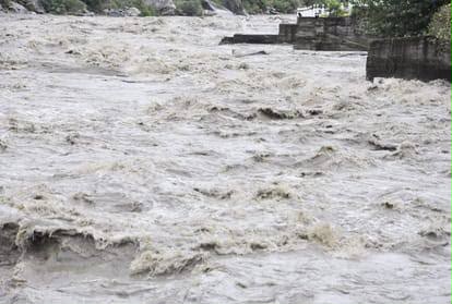 उत्तराखंड में अगले 7 दिन भारी बारिश का अलर्ट, 85 सड़कें बंद