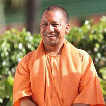 UP विधानसभा में फिर गरमाया माहौल, सपा विधायकों का हंगामा जारी