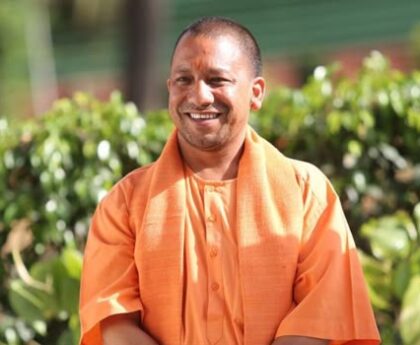 UP विधानसभा में फिर गरमाया माहौल, सपा विधायकों का हंगामा जारी