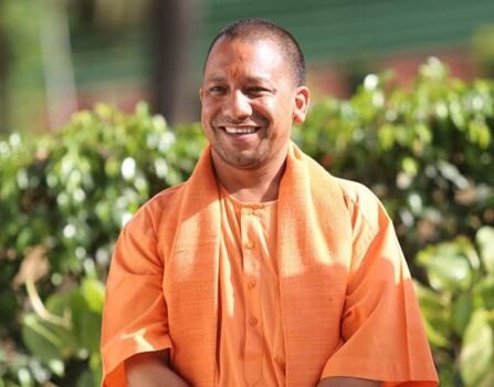UP विधानसभा में फिर गरमाया माहौल, सपा विधायकों का हंगामा जारी