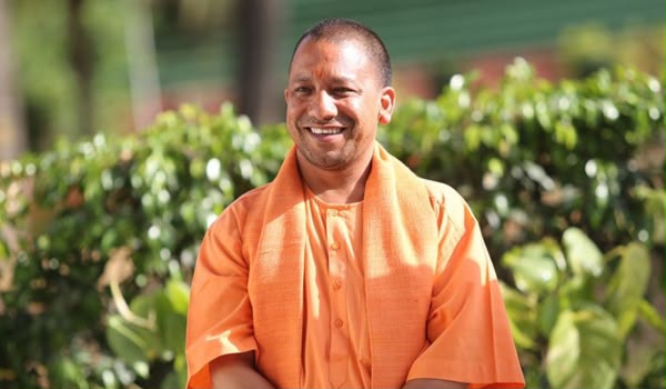 UP विधानसभा में फिर गरमाया माहौल, सपा विधायकों का हंगामा जारी