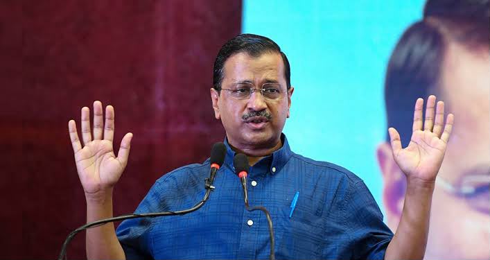 PM आवास मार्च के दौरान केजरीवाल का बड़ा हमला, बोले- ‘ट्रंप के सामने नतमस्तक है केंद्र सरकार’