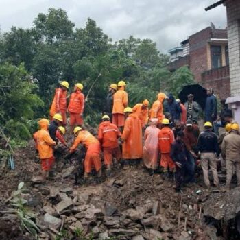 हिमाचल: कुल्लू के पांकवा गांव में भारी बारिश से भूस्खलन