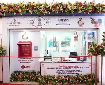 दिल्ली मेट्रो की नई पहल ‘अर्पण केंद्र’, अब मेट्रो स्टेशनों पर दान कर सकेंगे पुराने कपड़े