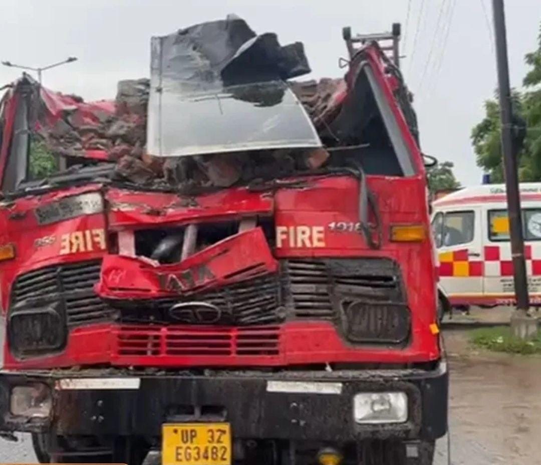 फैक्ट्री में भीषण आग के दौरान बड़ा हादसा, दीवार और लोहे का बीम गिरने से 2 दमकलकर्मियों की मौत
