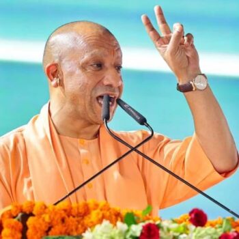CM Yogi Statement: ‘जो खुद को नहीं संभाल पा रहे, वे 25 करोड़ जनता को क्या संभालते’