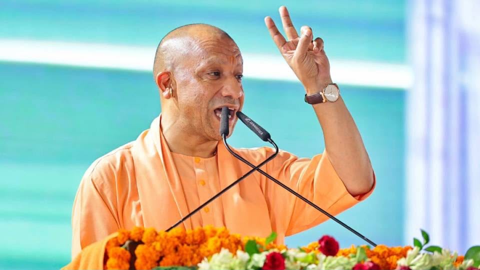 CM Yogi Statement: ‘जो खुद को नहीं संभाल पा रहे, वे 25 करोड़ जनता को क्या संभालते’