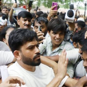 कॉकरोच जनता पार्टी के संस्थापक अभिजीत दीपके ने खोले आगे के प्लान, राजनीति में एंट्री पर कही बड़ी बात