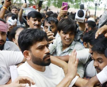 कॉकरोच जनता पार्टी के संस्थापक अभिजीत दीपके ने खोले आगे के प्लान, राजनीति में एंट्री पर कही बड़ी बात