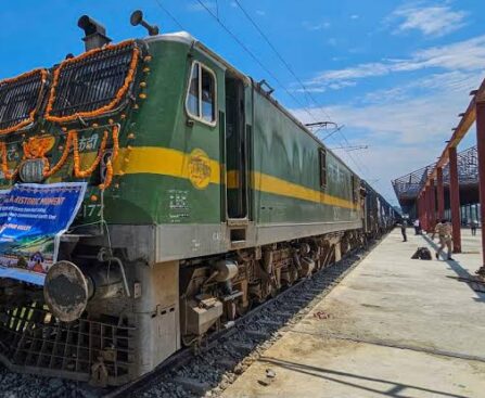 जम्मू-कश्मीर में रेलवे की बड़ी उपलब्धि, पहली बार कश्मीर घाटी पहुंची पेट्रोल-डीजल से भरी मालगाड़ी