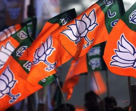 गाजीपुर BJP में बढ़ी खींचतान, नगर पालिका अध्यक्ष और MLC आमने-सामने