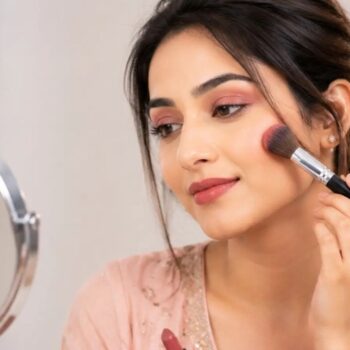 मानसून में मेकअप को रखें लंबे समय तक फ्रेश, अपनाएं ये आसान टिप्स