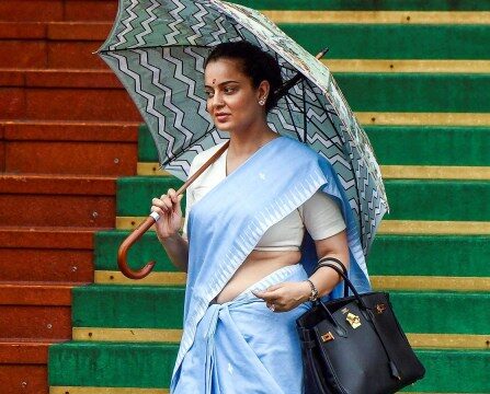 NDA सांसदों का राहुल गांधी के खिलाफ प्रदर्शन, मकर द्वार तक निकाला मार्च