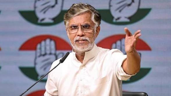 पवन खेड़ा के ‘बंदर प्रदर्शन’ पर तारिक अनवर नाराज, बोले- राजनीति में गरिमा बनाए रखनी चाहिए