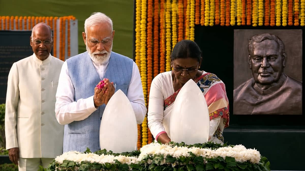 अटल बिहारी वाजपेयी की 8वीं पुण्यतिथि: राष्ट्रपति मुर्मू, पीएम मोदी समेत देशभर ने दी श्रद्धांजलि