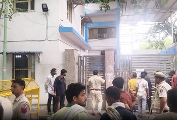 दिल्ली के कल्याणपुरी में सफाईकर्मी की चाकू मारकर हत्या, आरोपी फरार