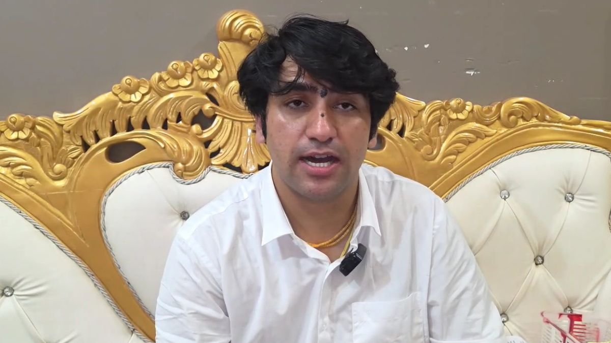 Dhirendra Shastri On Gen-Z: धीरेंद्र शास्त्री बोले- ‘जोश में रहें, लेकिन होश न खोएं’