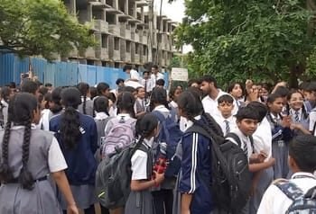 भोपाल में पहली बार ‘जेन-अल्फा’ का प्रदर्शन, 300-400 छात्रों ने DMS को KVS में मर्ज करने का किया विरोध
