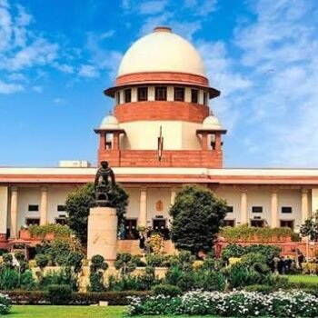 सुप्रीम कोर्ट का बड़ा फैसला: सरकारी कर्मचारी, स्कूल और अस्पताल के कर्मचारी लेबर एक्ट के दायरे में रहेंगे