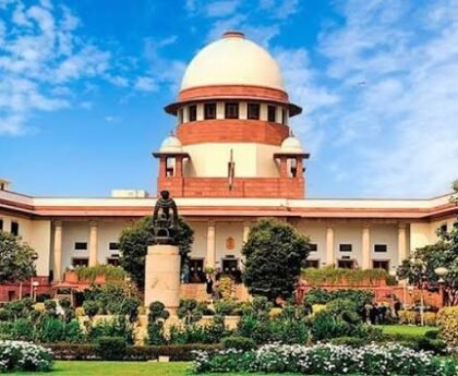 सुप्रीम कोर्ट का बड़ा फैसला: सरकारी कर्मचारी, स्कूल और अस्पताल के कर्मचारी लेबर एक्ट के दायरे में रहेंगे