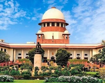 सुप्रीम कोर्ट का बड़ा फैसला: सरकारी कर्मचारी, स्कूल और अस्पताल के कर्मचारी लेबर एक्ट के दायरे में रहेंगे