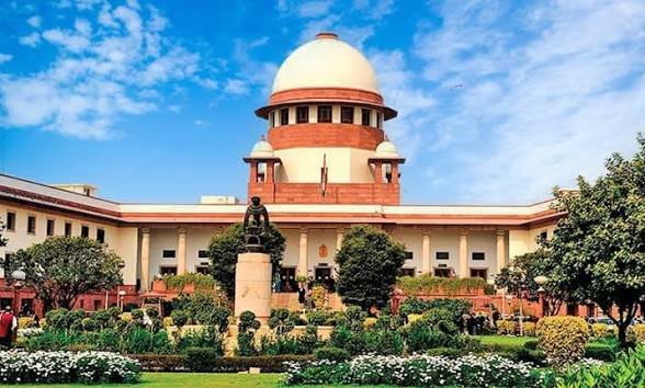 सुप्रीम कोर्ट का बड़ा फैसला: सरकारी कर्मचारी, स्कूल और अस्पताल के कर्मचारी लेबर एक्ट के दायरे में रहेंगे