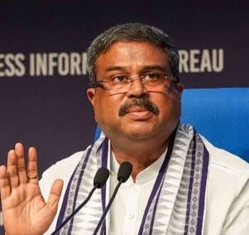 वंदे मातरम् विवाद: CWC प्रस्ताव पर बीजेपी का कांग्रेस पर हमला, धर्मेंद्र प्रधान बोले- सामने आया असली चेहरा