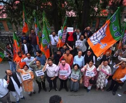 हिमाचल विधानसभा में राष्ट्रगान और वंदे मातरम् को लेकर घमासान, कांग्रेस-BJP ने किया प्रदर्शन