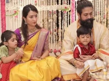 राधिका पंडित ने बच्चों के साथ मनाई वरमहालक्ष्मी पूजा, वीडियो कॉल पर यश ने लिया हिस्सा