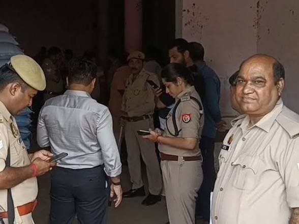 चीनी की बढ़ती कीमतों के बीच बागपत में प्रशासन का एक्शन, जमाखोरी के खिलाफ चला चेकिंग अभियान