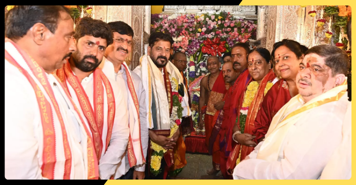 रेवंत रेड्डी ने उज्जैनी महाकाली मंदिर में की पूजा-अर्चना, तेलंगाना की सुख-समृद्धि के लिए मांगा आशीर्वाद