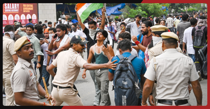 कैमरे के सामने गुस्सा नहीं, संयम जरूरी: दिल्ली पुलिस ने Gen Z प्रदर्शनकारियों से निपटने के लिए जारी की नई गाइडलाइन