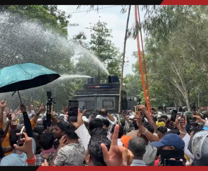 झारखंड में छात्रों का विधानसभा मार्च उग्र, बैरिकेडिंग तोड़ने पर पुलिस ने छोड़े आंसू गैस के गोले