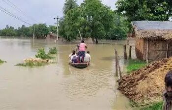 बारिश ने बिगाड़े हालात! बाराबंकी के बड़ेल कस्बे में जलभराव, सड़कों पर भरा पानी और घरों में घुसा गंदा पानी